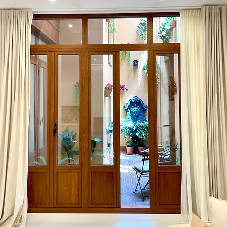 Piso Con Patio, 3 Habitaciones, En La Goleta * Malaga
