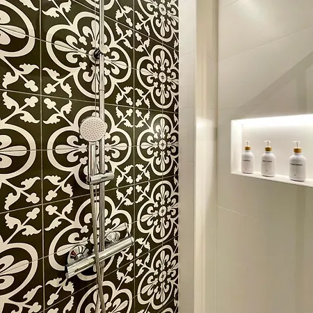 Piso Con Patio, 3 Habitaciones, En La Goleta Apartment Malaga