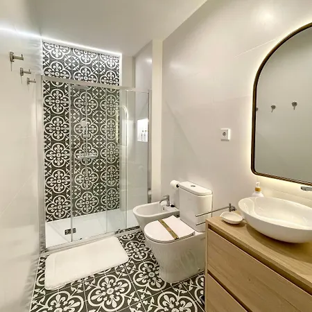 Piso Con Patio, 3 Habitaciones, En La Goleta Apartment Malaga