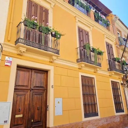 Piso Con Patio, 3 Habitaciones, En La Goleta Apartment