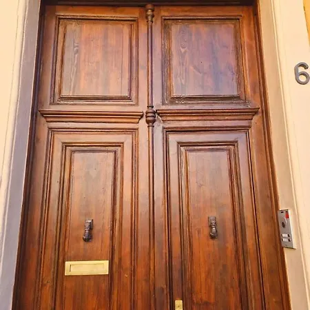 Piso Con Patio, 3 Habitaciones, En La Goleta * Malaga