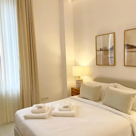 Apartment Piso Con Patio, 3 Habitaciones, En La Goleta *