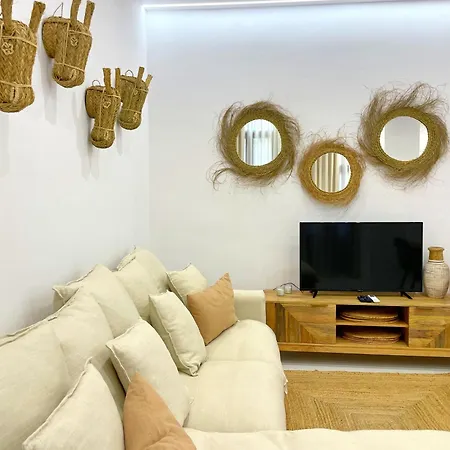 Piso Con Patio, 3 Habitaciones, En La Goleta *