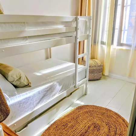 Piso Con Patio, 3 Habitaciones, En La Goleta Apartment Malaga