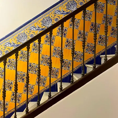 Piso Con Patio, 3 Habitaciones, En La Goleta Málaga